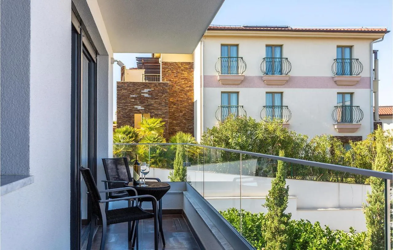 2 Bedroom Awesome Apartment In Zidarici Vantacici 0*,